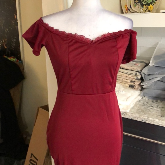 Lace trim on or off shoulder mermaid - Picture 7 of 8